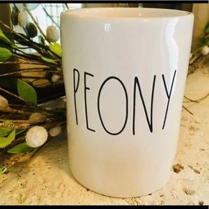 Rae Dunn PEONY 11.4 oz Candle